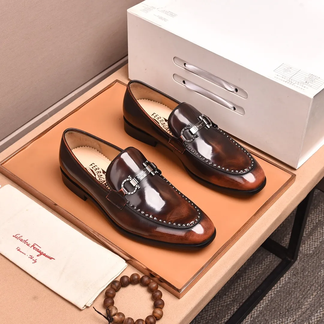 Men's shoes 💰540📛📛(water-dyed cowhide) Salvatore Ferragamo high-end (Salvatore Ferragamo) is the world's top luxury footwear brand. It comes from the fashion kingdom of Italy and is famous all over the world for its traditional handmade design and novel styles...🚶🏻🚶🏻New suit shoes are available simultaneously at the counter. This model is purely handmade. The fabric is imported from Italy's original first-layer cowhide. Soft water-dyed cowhide lining. Original authentic outsole🌀🌀Size: 38➖45